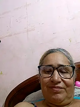 Snapshot of _candi chatting on 10.12.25 candi online show from 10.12.25