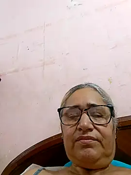 Snapshot of _candi chatting on 10.14.25 candi online show from 10.14.25