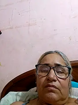 Snapshot of _candi chatting on 10.15.25 candi online show from 10.15.25