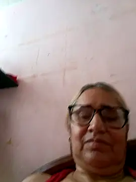 Snapshot of _candi chatting on 10.17.25 candi online show from 10.17.25