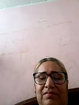 Snapshot of _candi chatting on 10.19.25 candi online show from 10.19.25