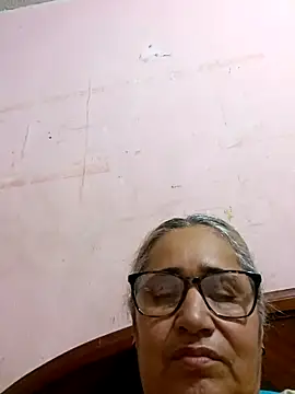 Snapshot of _candi chatting on 10.20.25 candi online show from 10.20.25