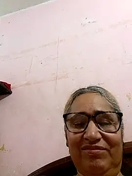 Snapshot of _candi chatting on 10.22.25 candi online show from 10.22.25