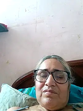 Snapshot of _candi chatting on 10.23.25 candi online show from 10.23.25