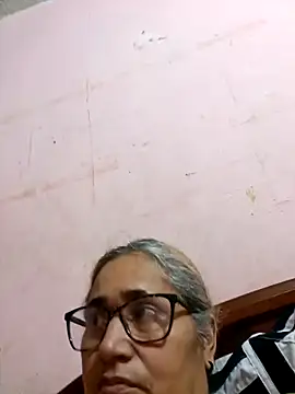 Snapshot of _candi chatting on 10.25.25 candi online show from 10.25.25