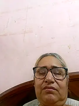 Snapshot of _candi chatting on 10.26.25 candi online show from 10.26.25