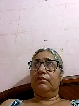 Snapshot of _candi chatting on 10.28.25 candi online show from 10.28.25