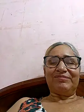 Snapshot of _candi chatting on 10.29.25 candi online show from 10.29.25