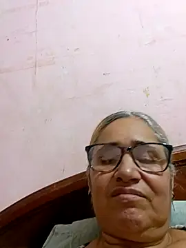 Snapshot of _candi chatting on 10.30.25 candi online show from 10.30.25