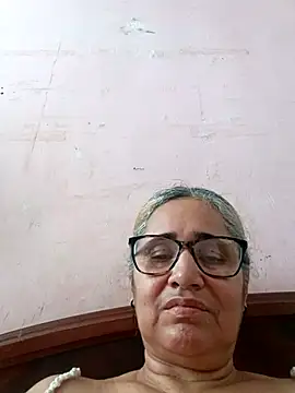 Snapshot of _candi chatting on 10.30.25 candi online show from 10.30.25