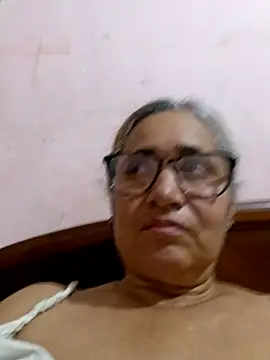 Snapshot of _candi chatting on 10.31.25 candi online show from 10.31.25