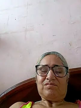 Snapshot of _candi chatting on 11.01.25 candi online show from 11.01.25