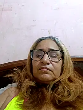 Snapshot of _candi chatting on 11.02.25 candi online show from 11.02.25