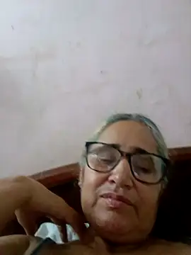 Snapshot of _candi chatting on 11.03.25 candi online show from 11.03.25