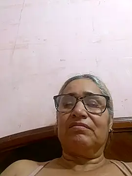 Snapshot of _candi chatting on 11.04.25 candi online show from 11.04.25