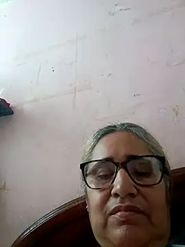 Snapshot of _candi chatting on 11.05.25 candi online show from 11.05.25