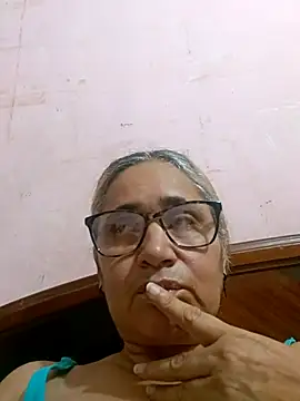 Snapshot of _candi chatting on 11.06.25 candi online show from 11.06.25