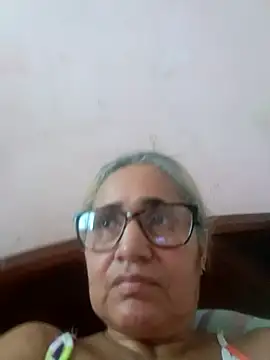 Snapshot of _candi chatting on 11.06.25 candi online show from 11.06.25