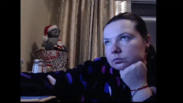 Snapshot of amorelara chatting on 11.15.25 amorelara online show from 11.15.25