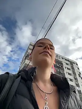 RiriRoseey online show from 10.11.25