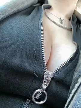 RiriRoseey online show from 04.07.26