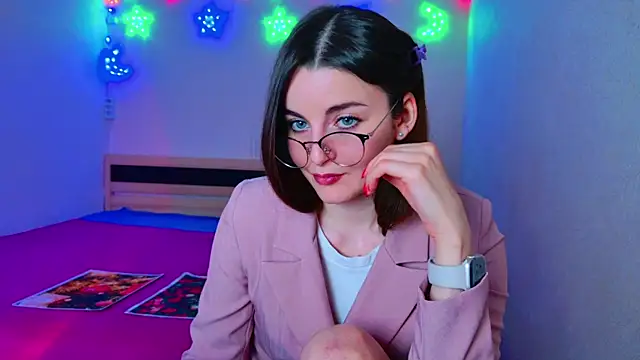 Miss Arwen online show from 12.06.24