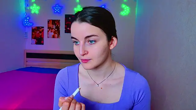 Miss Arwen online show from 12.11.24