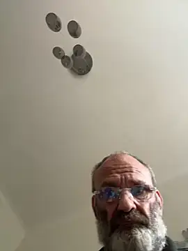 Snapshot of Shyboy817 chatting on 11.04.25 Shyboy817 online show from 11.04.25