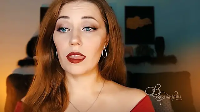 Snapshot of MissBeverlyMills chatting on 10.02.25 MissBeverlyMills online show from 10.02.25