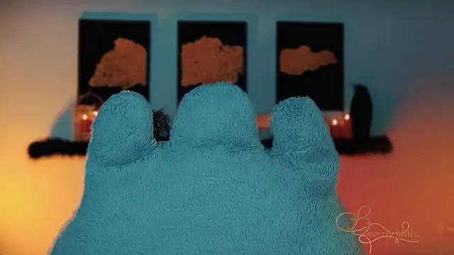 Snapshot of MissBeverlyMills chatting on 11.08.25 MissBeverlyMills online show from 11.08.25