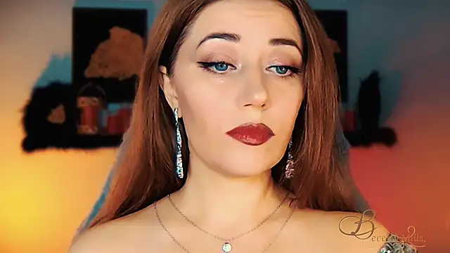 Snapshot of MissBeverlyMills chatting on 11.10.25 MissBeverlyMills online show from 11.10.25