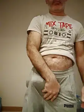 Snapshot of takcikarr chatting on 11.17.25 takcikarr online show from 11.17.25