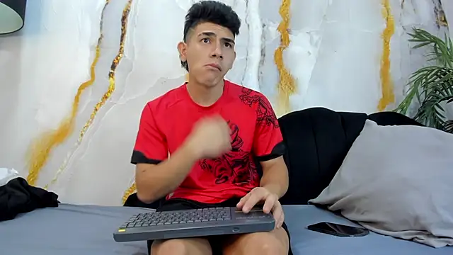 Snapshot of andrew_rose_ chatting on 10.14.25 andrew rose online show from 10.14.25