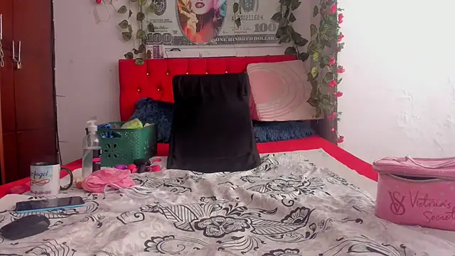 Elianissquirt online show from 01.23.25