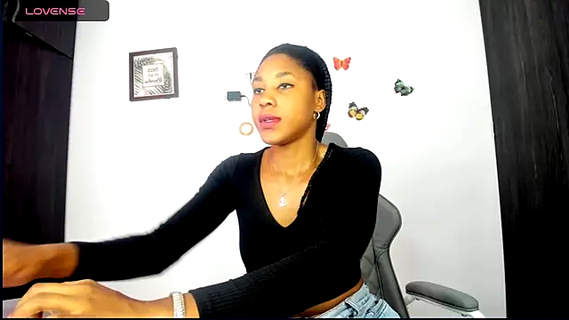 Snapshot of Nala_j8 chatting on 01.11.25 Nala j8 online show from 01.11.25