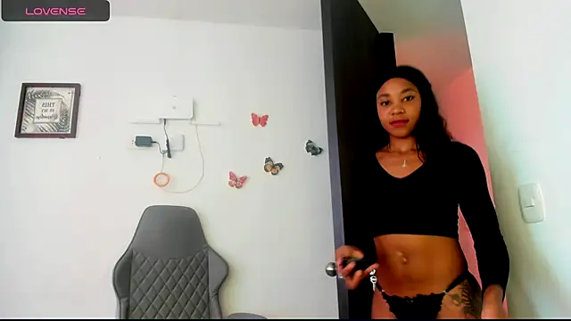 Snapshot of Nala_j8 chatting on 03.12.25 Nala j8 online show from 03.12.25