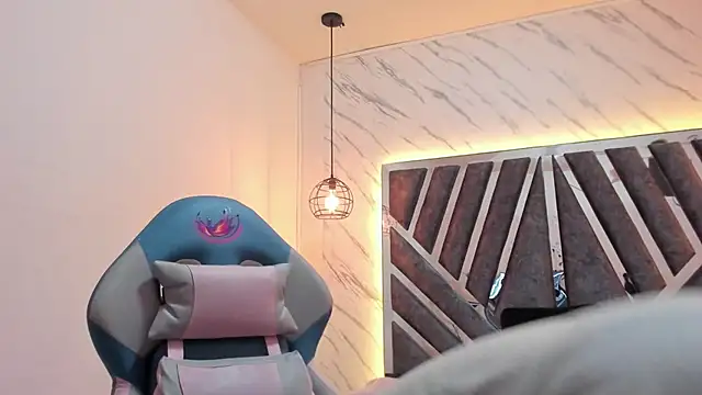 Emmapark  online show from 02.14.25