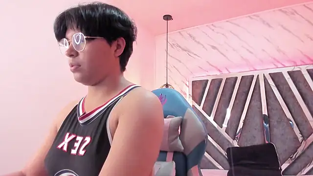 Emmapark  online show from 02.18.25