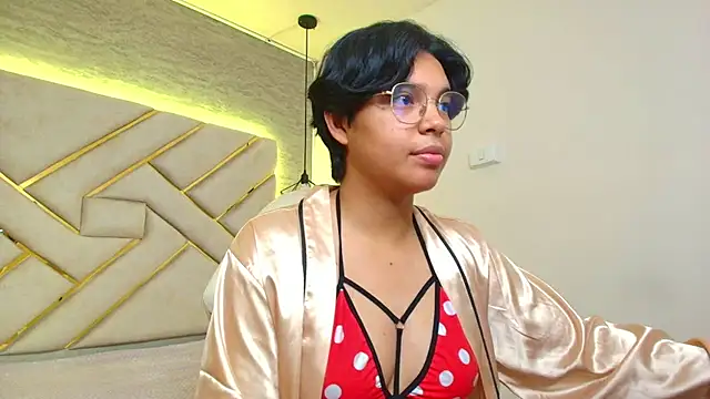 Emmapark  online show from 03.18.25