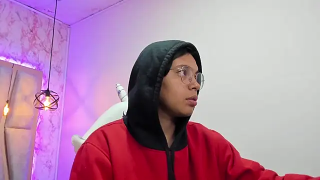 Emmapark  online show from 03.20.25