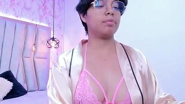 Emmapark  online show from 03.20.25