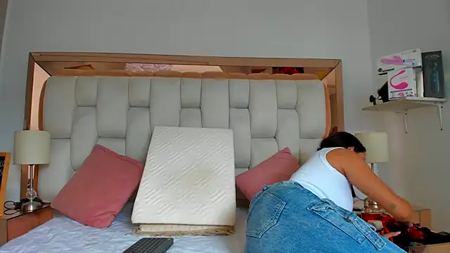 Snapshot of emilyparkerr01 chatting on 11.05.25 emilyparkerr01 online show from 11.05.25