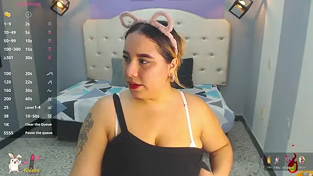 Snapshot of Kathiasaints chatting on 10.29.25 Kathiasaints online show from 10.29.25