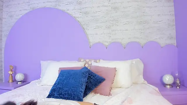 Giaa Ross online show from 11.24.25