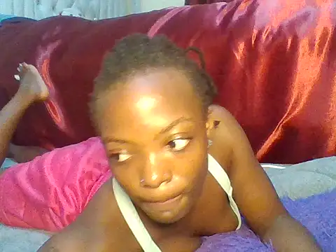 Snapshot of HOTBABE19 chatting on 10.29.25 HOTBABE19 online show from 10.29.25