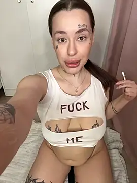 Snapshot of fuckdoll_18 chatting on 10.02.25 fuckdoll 18 online show from 10.02.25