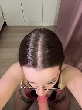 Snapshot of fuckdoll_18 chatting on 10.17.25 fuckdoll 18 online show from 10.17.25