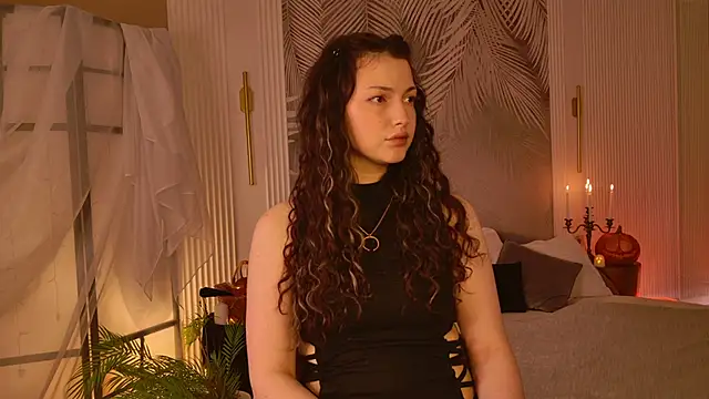 Snapshot of Miley_Smile chatting on 10.24.25 Miley Smile online show from 10.24.25