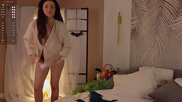 Snapshot of Miley_Smile chatting on 11.06.25 Miley Smile online show from 11.06.25