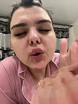 Snapshot of NikaMur chatting on 01.14.25 NikaMur online show from 01.14.25